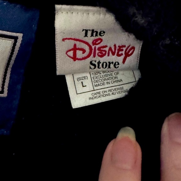 🏔️Rare 1990's Vintage Disney Ski Lodge Cream and Blue V-Neck Sweaters 100% Wool - Picture 6 of 16